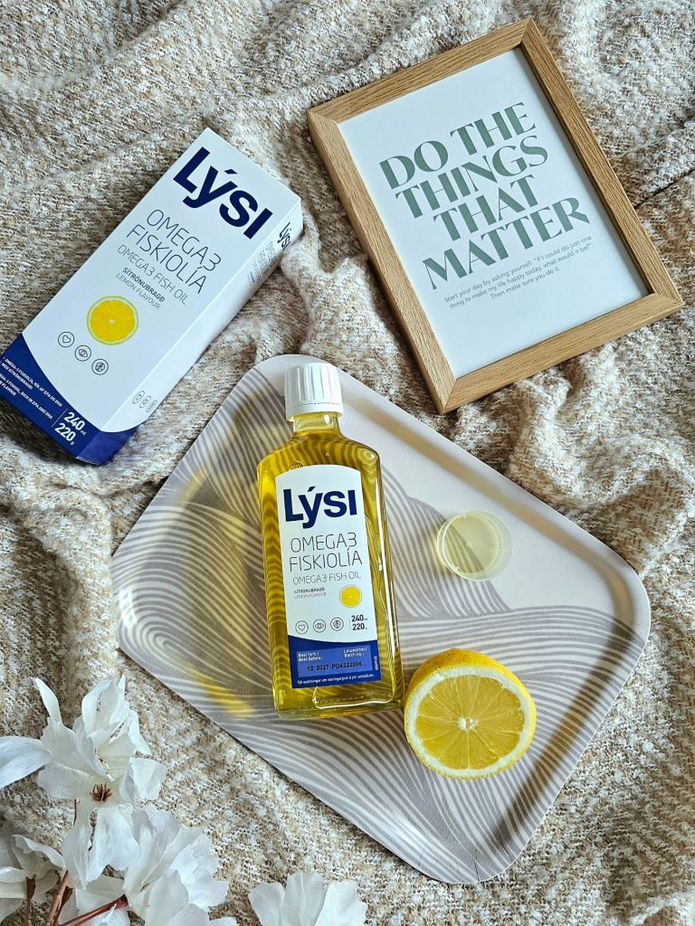 Produse LYSI Omega-3 Premium din ulei de pește islandez pentru rutina zilnică de vară